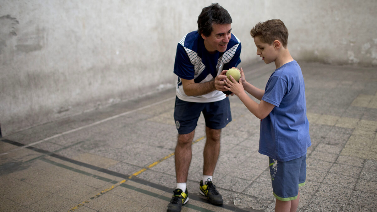 «¿Acá juegan tenis los ciegos?»