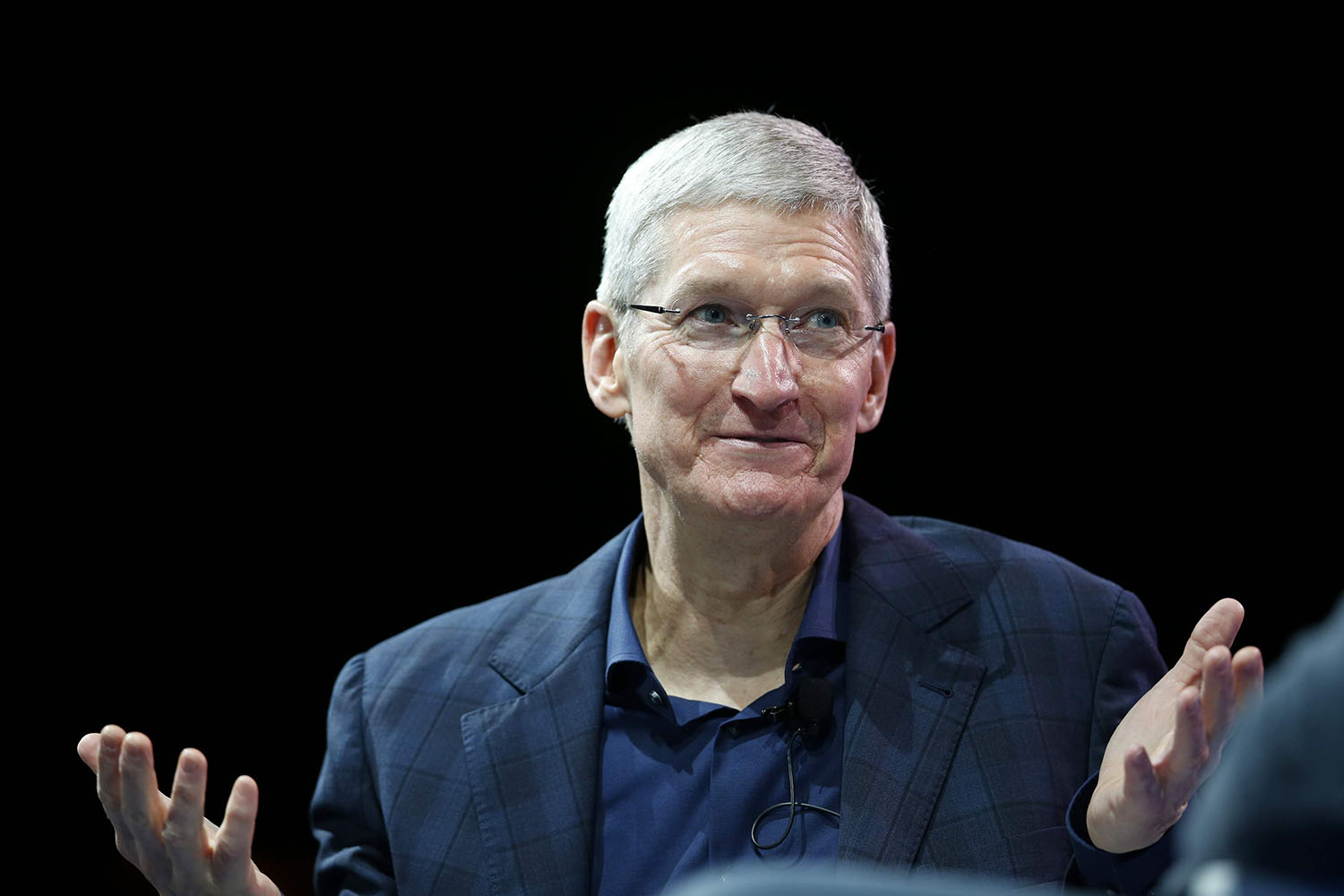 El consejero delegado de Apple, Tim Cook, sale del armario