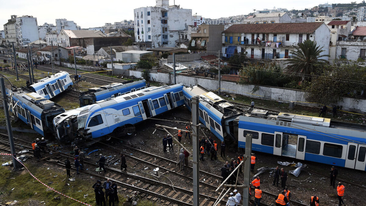 Un tren se descarrila causando 1 muerto y 50 heridos en Argel