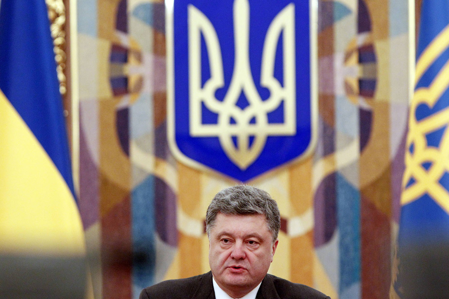 Poroshenko ordena el refuerzo militar de las ciudades del sur y el este