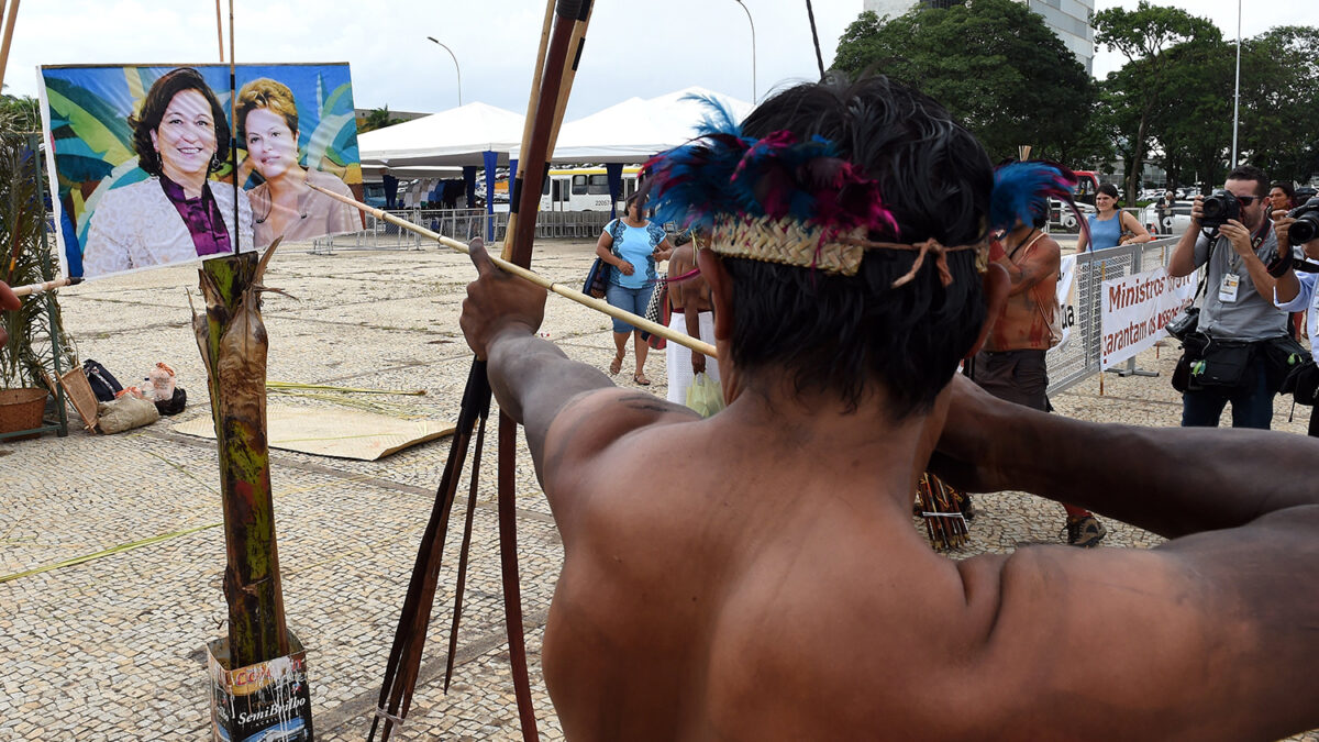 Flechas contra Dilma