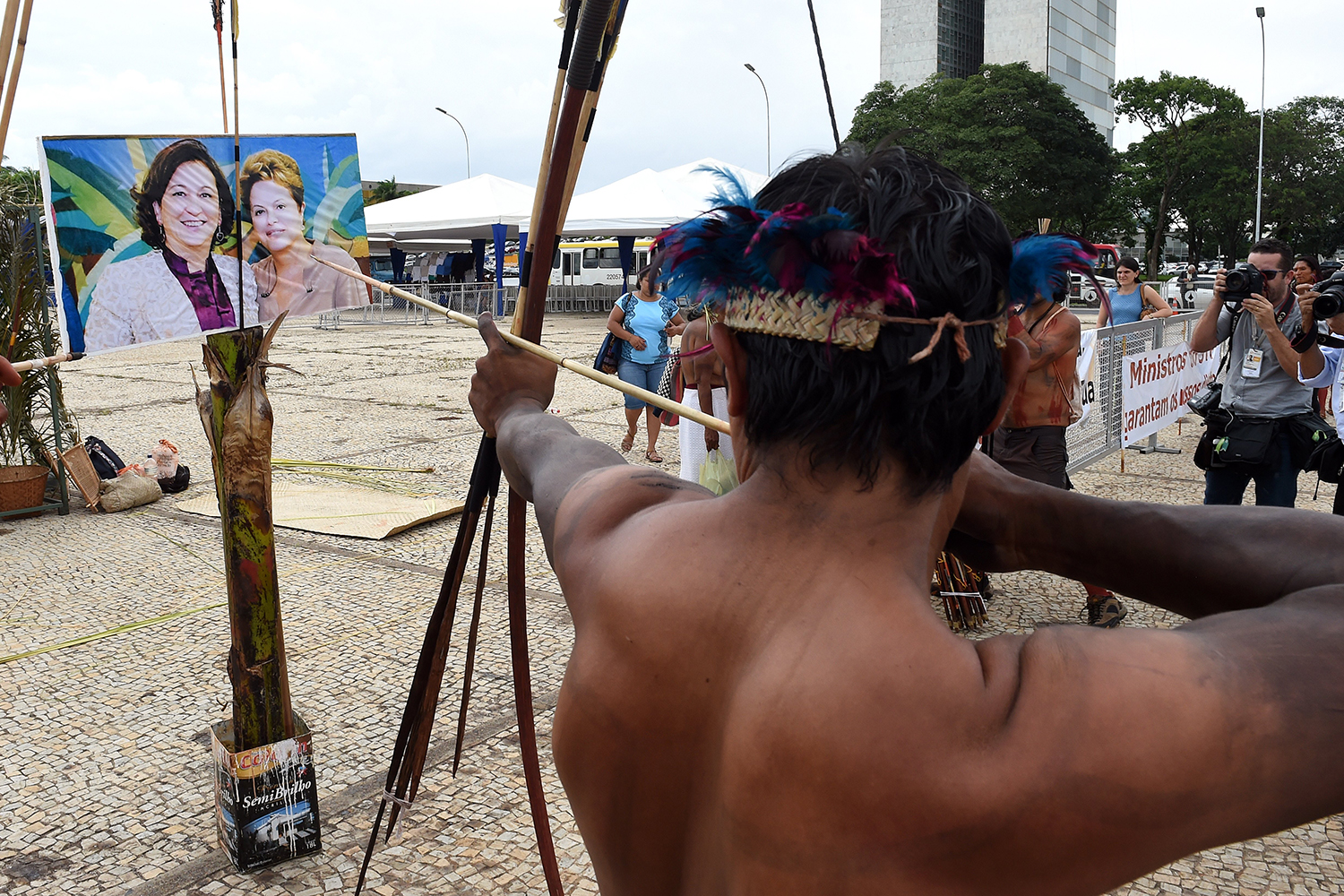 Flechas contra Dilma