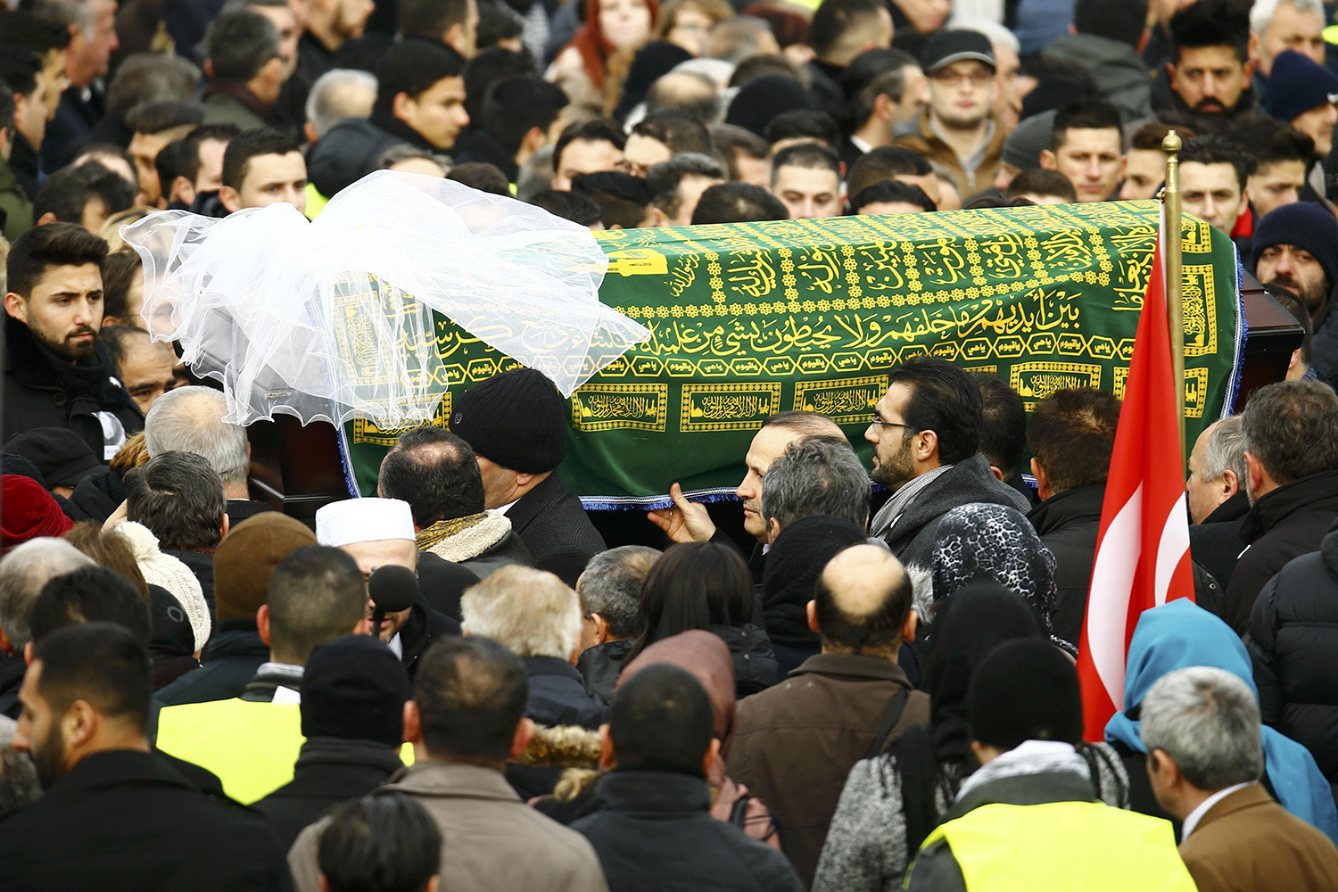 El funeral de Tugce Albayrak en Alemania ha estado muy concurrido