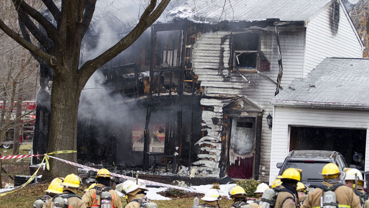 Un avión se estrella sobre una casa en Maryland