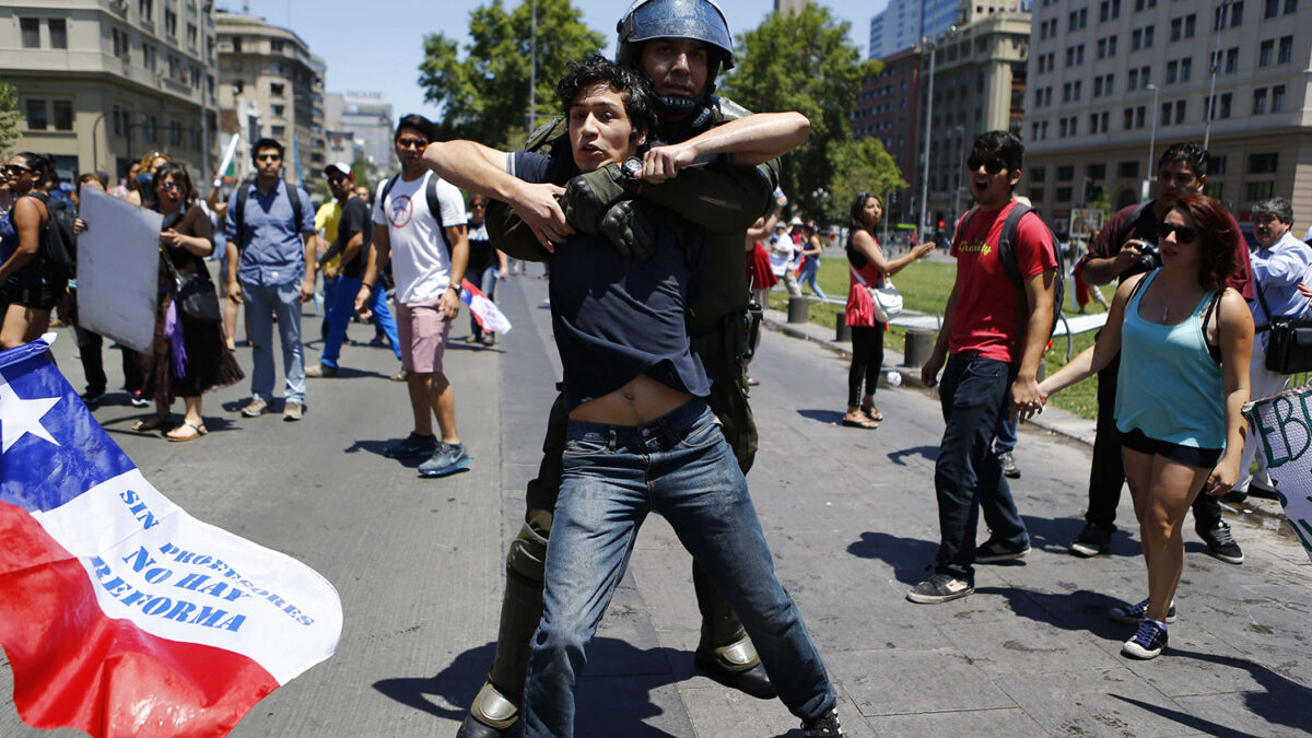 Marchan por «la dignidad docente» en Chile