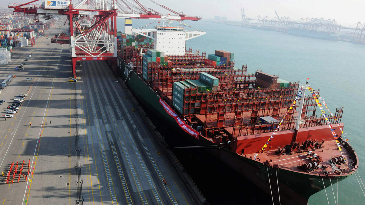 El inmenso CSCL Globe parte