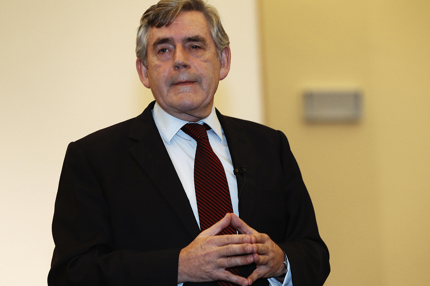 El ex primer ministro Gordon Brown se retira del parlamento