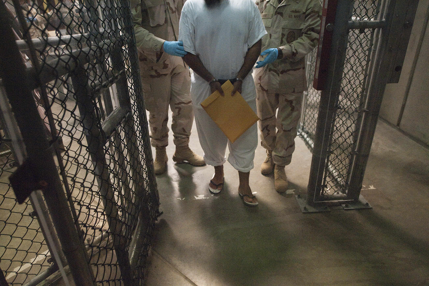 EE UU transfiere 6 detenidos de la base de Guantanamo