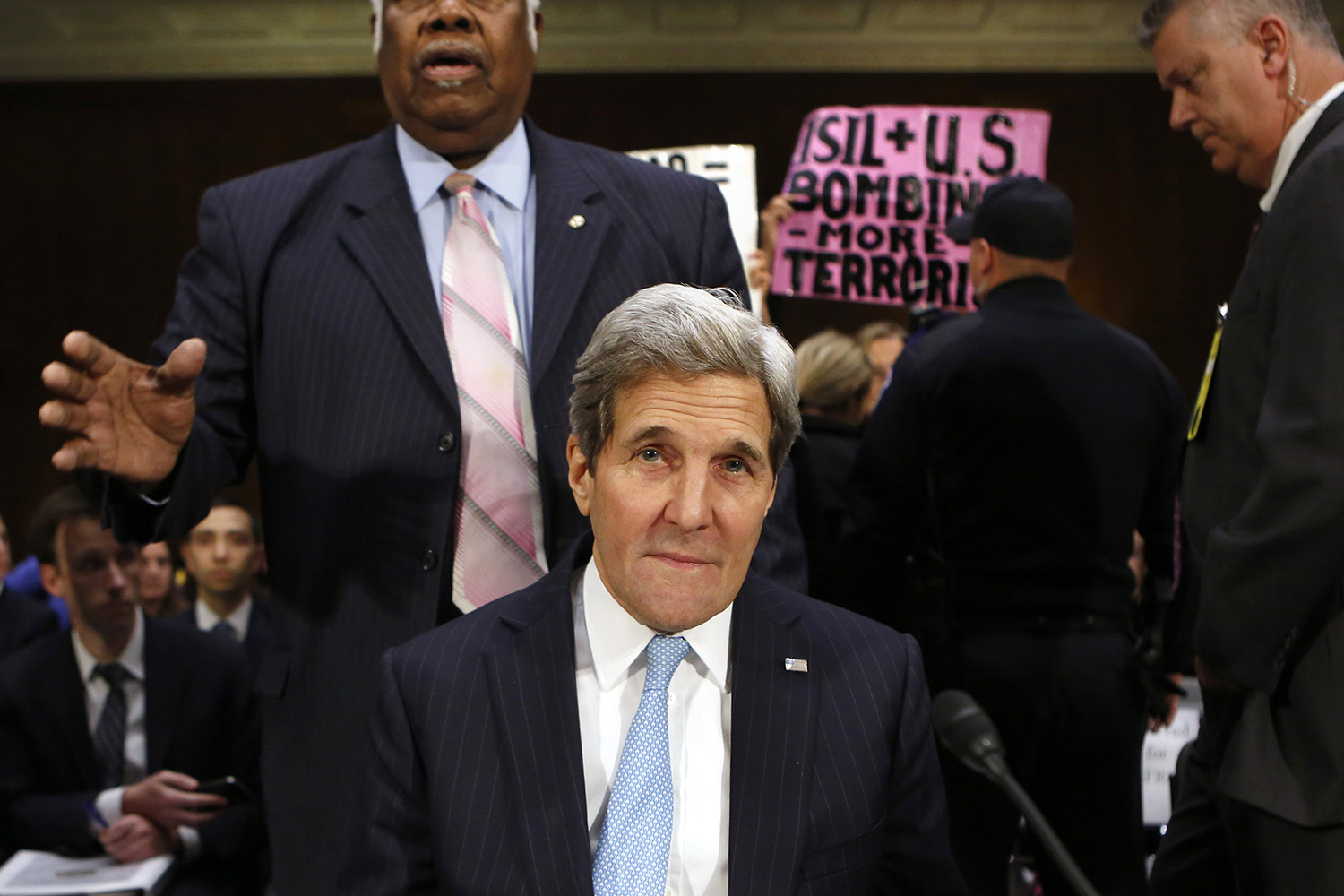 Kerry pide no limitar el uso de tropas de combate en la lucha contra ISIL