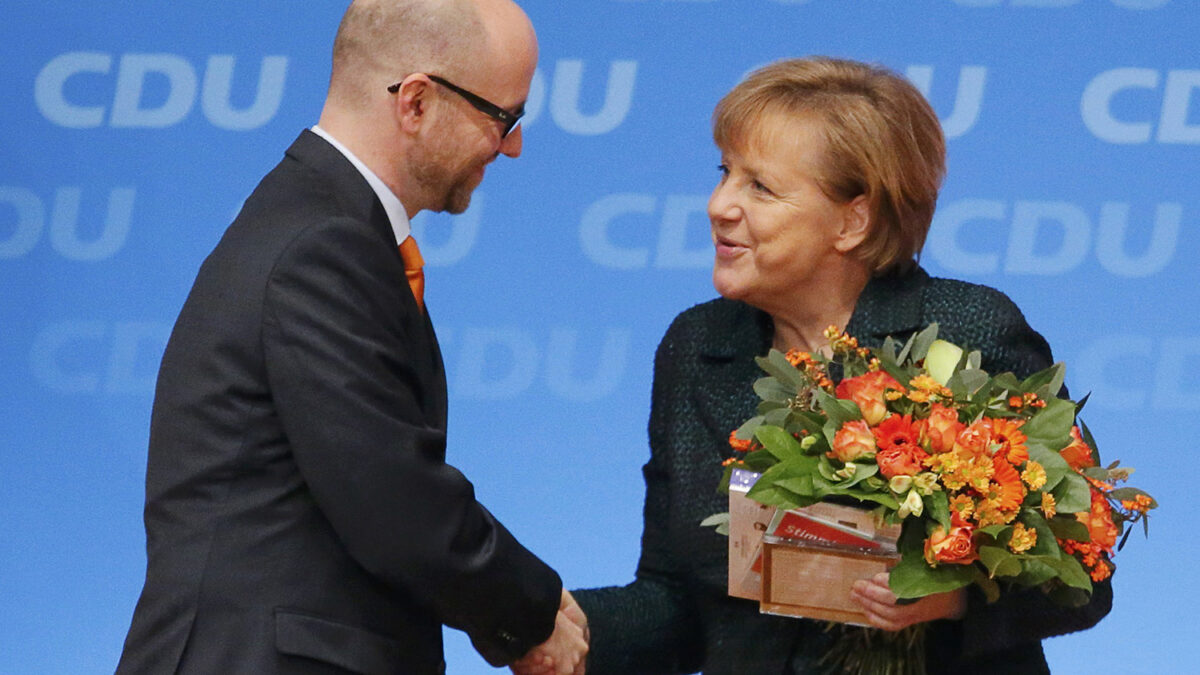 Merkel reelegida como líder de la CDU alemana por el 96,7 % de los votos.