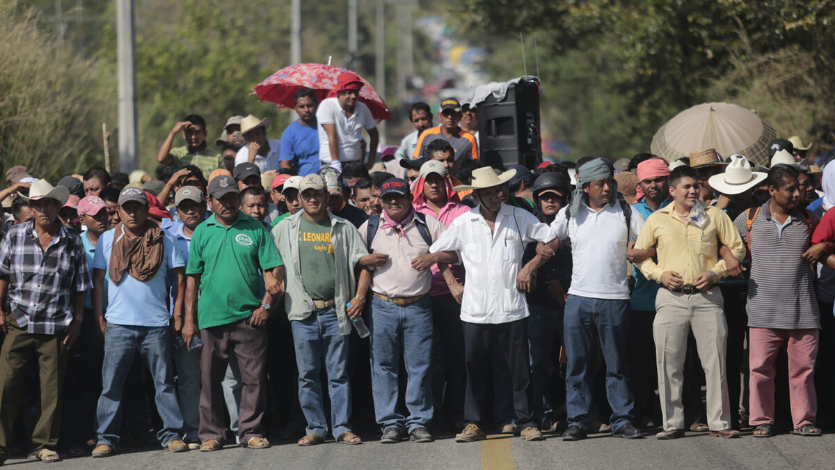 Los padres de los 43 estudiantes protestan