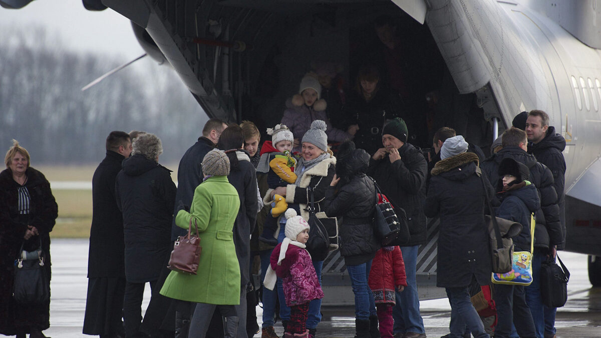 Ucrania evacúa a 178 ciudadanos con la doble nacionalidad a Polonia