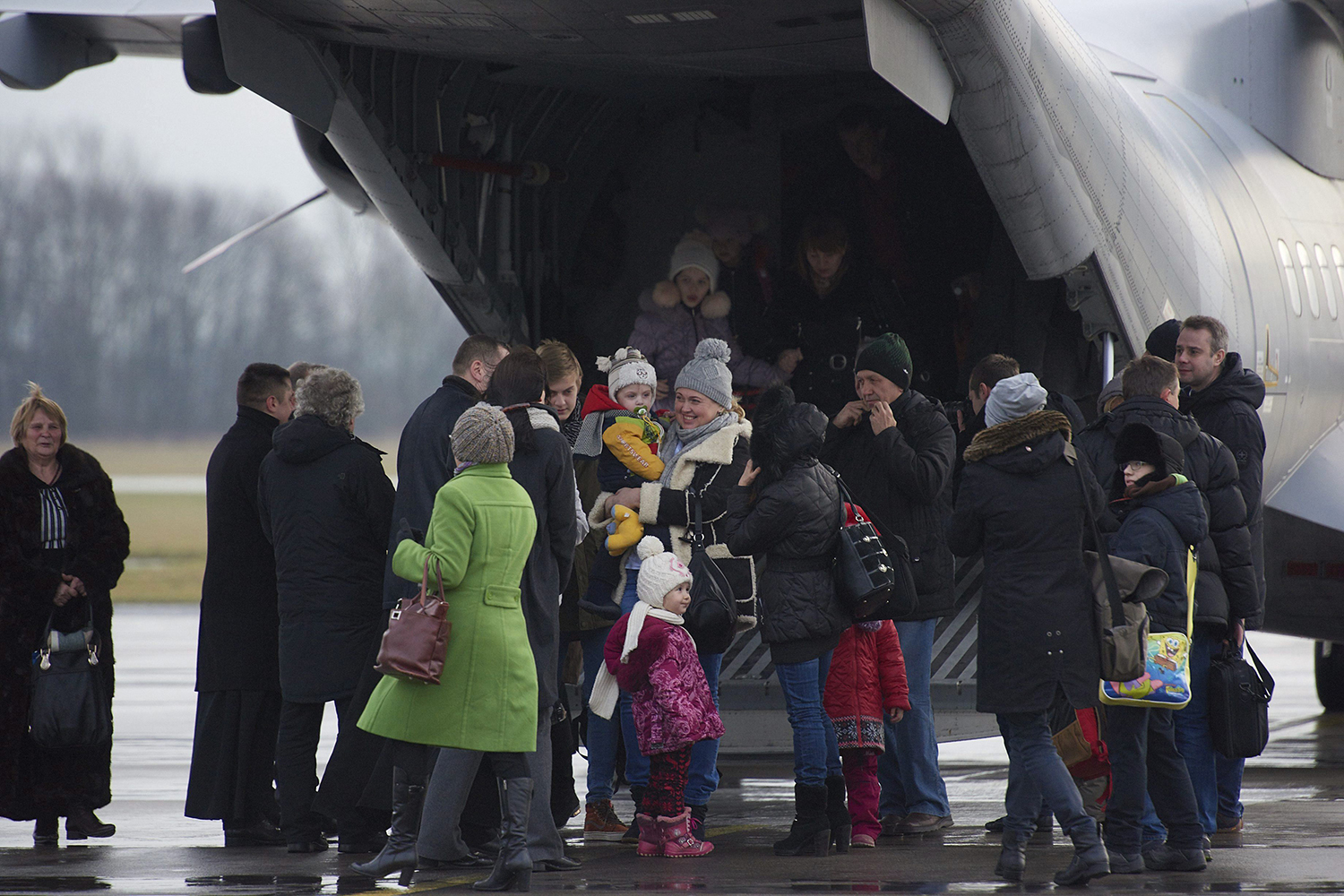 Ucrania evacúa a 178 ciudadanos con la doble nacionalidad a Polonia