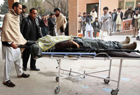 Ocho personas mueren en un atentado suicida en un funeral en Mehtarlam