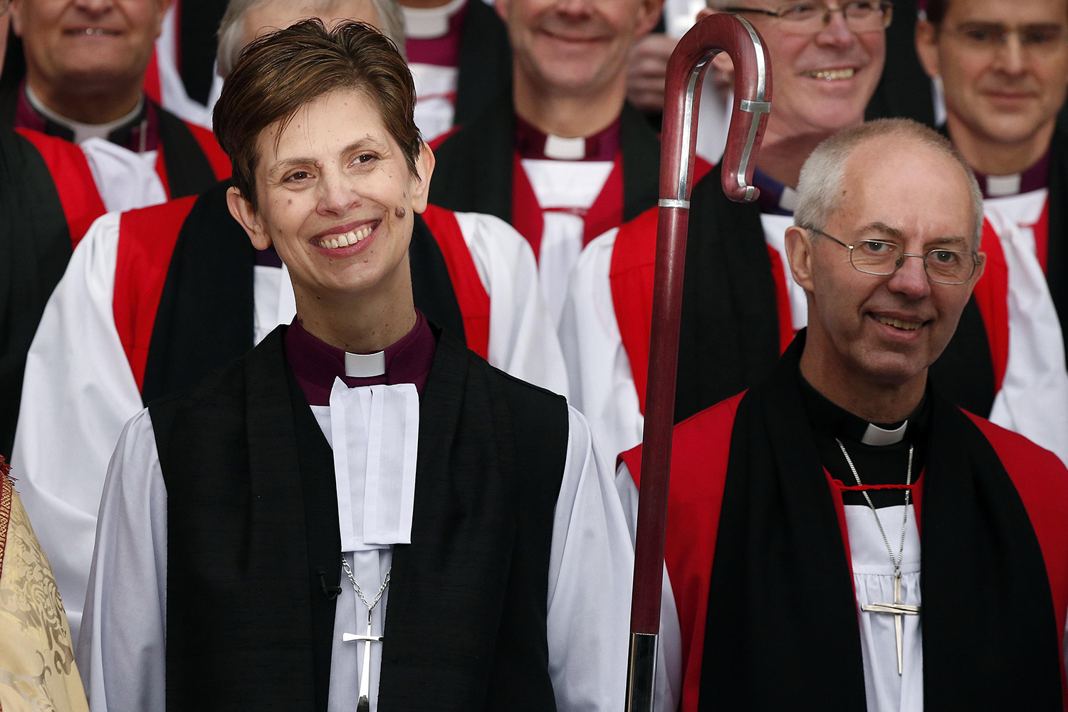 Consagran a la primera mujer obispa de la Iglesia de Inglaterra