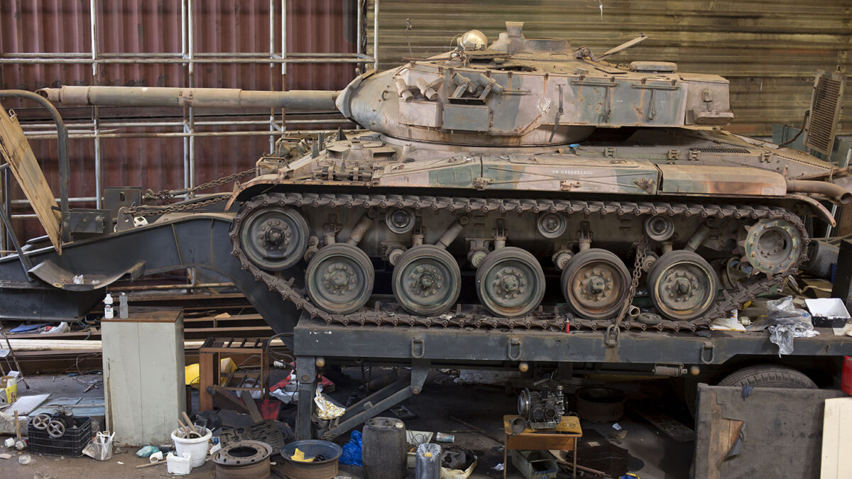 Buscaban coches y hallaron tanques de guerra