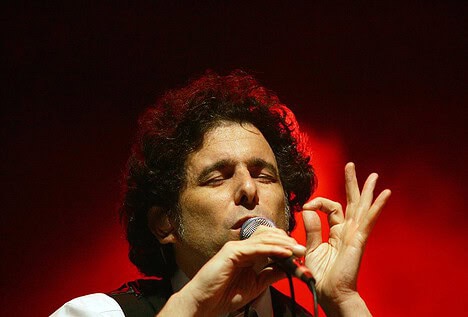 Calamaro coge el toro por los cuernos