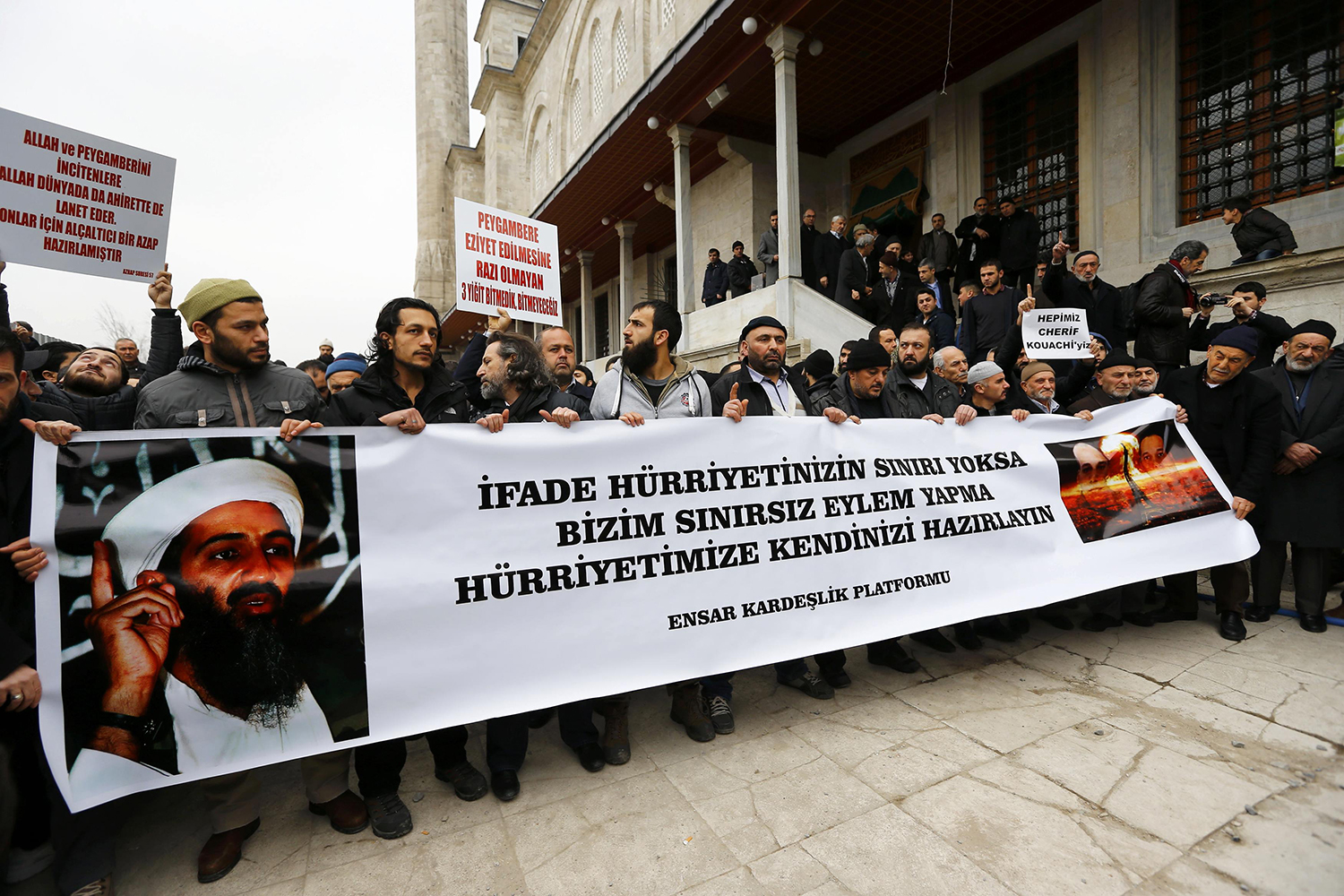 Protestan contra Charlie Hebdo
