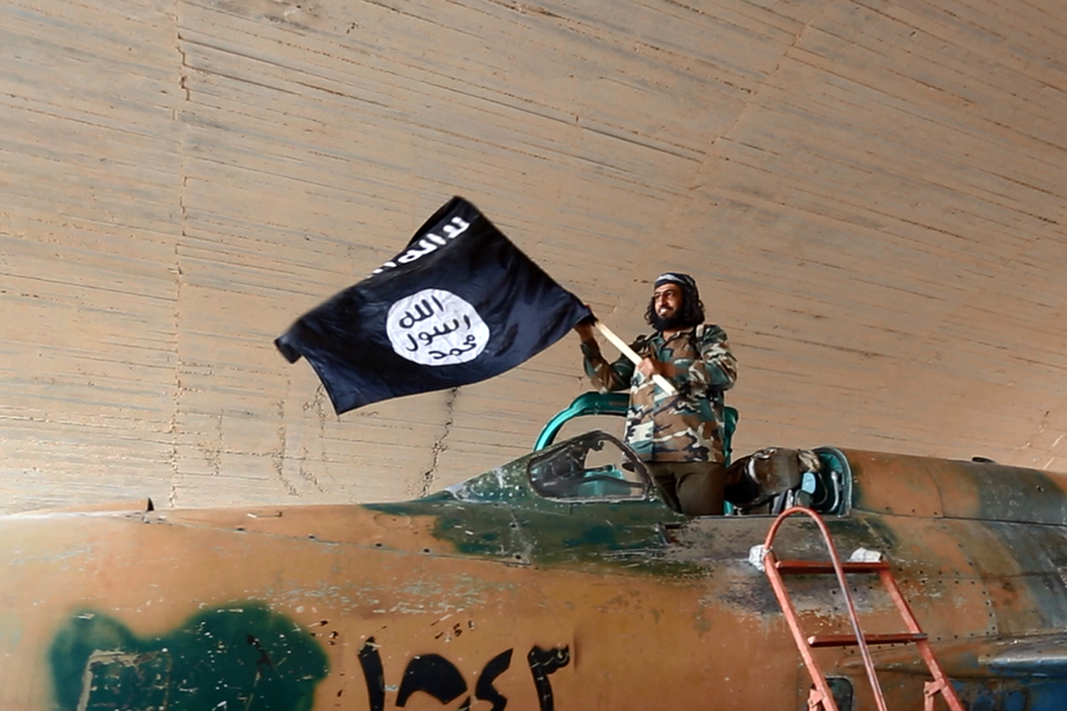 El Estado Islámico recluta a punta de talonario