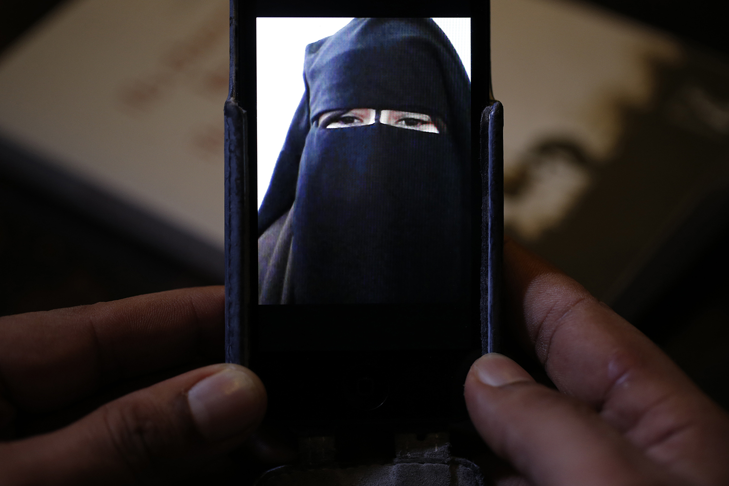El Estado Islámico publica texto sobre papel de la mujer