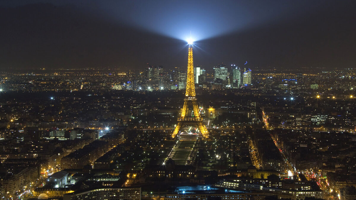 Investigan sobrevuelo de drones en París