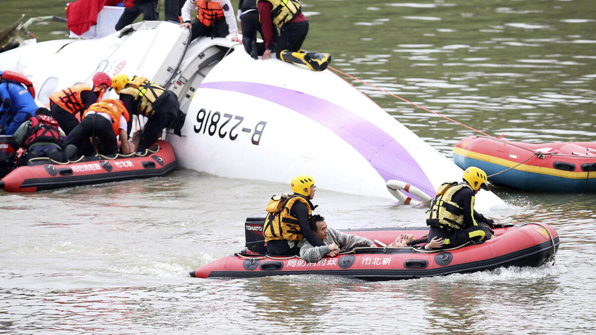 Un avión de TransAsia se estrella en Taiwan.