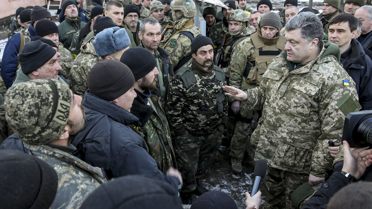 Poroshenko quiere llamar a los cascos azules