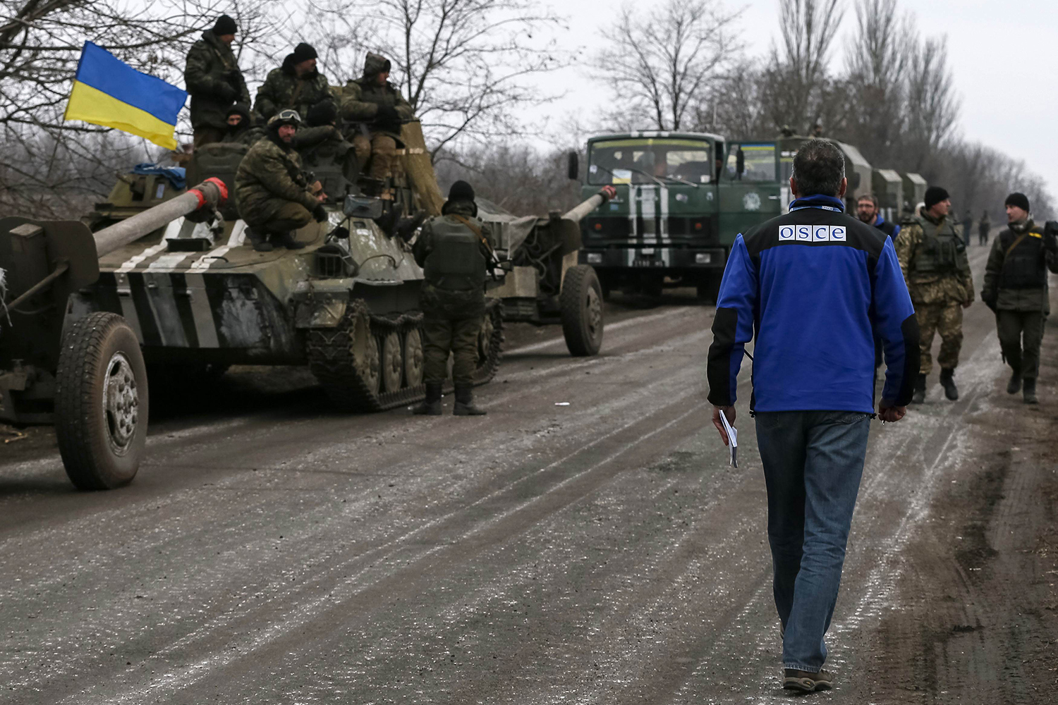 Kiev retira artillería pesada.