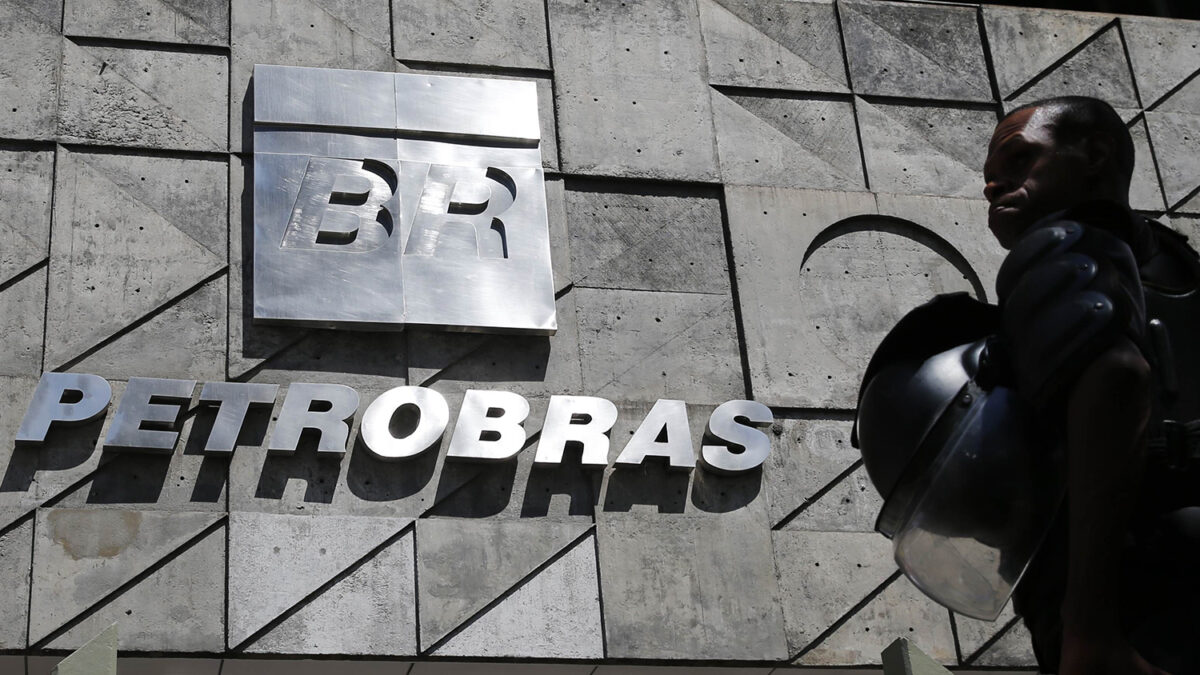 Investigan a 49 políticos por caso Petrobras