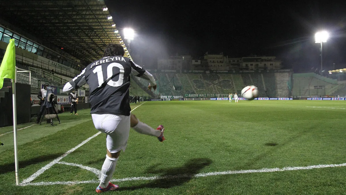 Fútbol griego se jugará sin aficionados