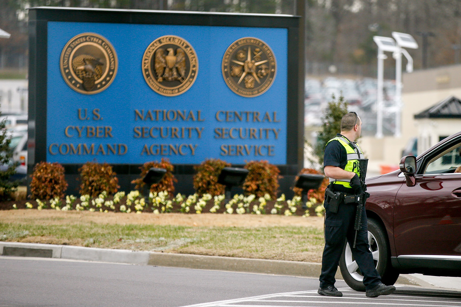 La policía mata a un hombre que embistió la puerta principal de la NSA