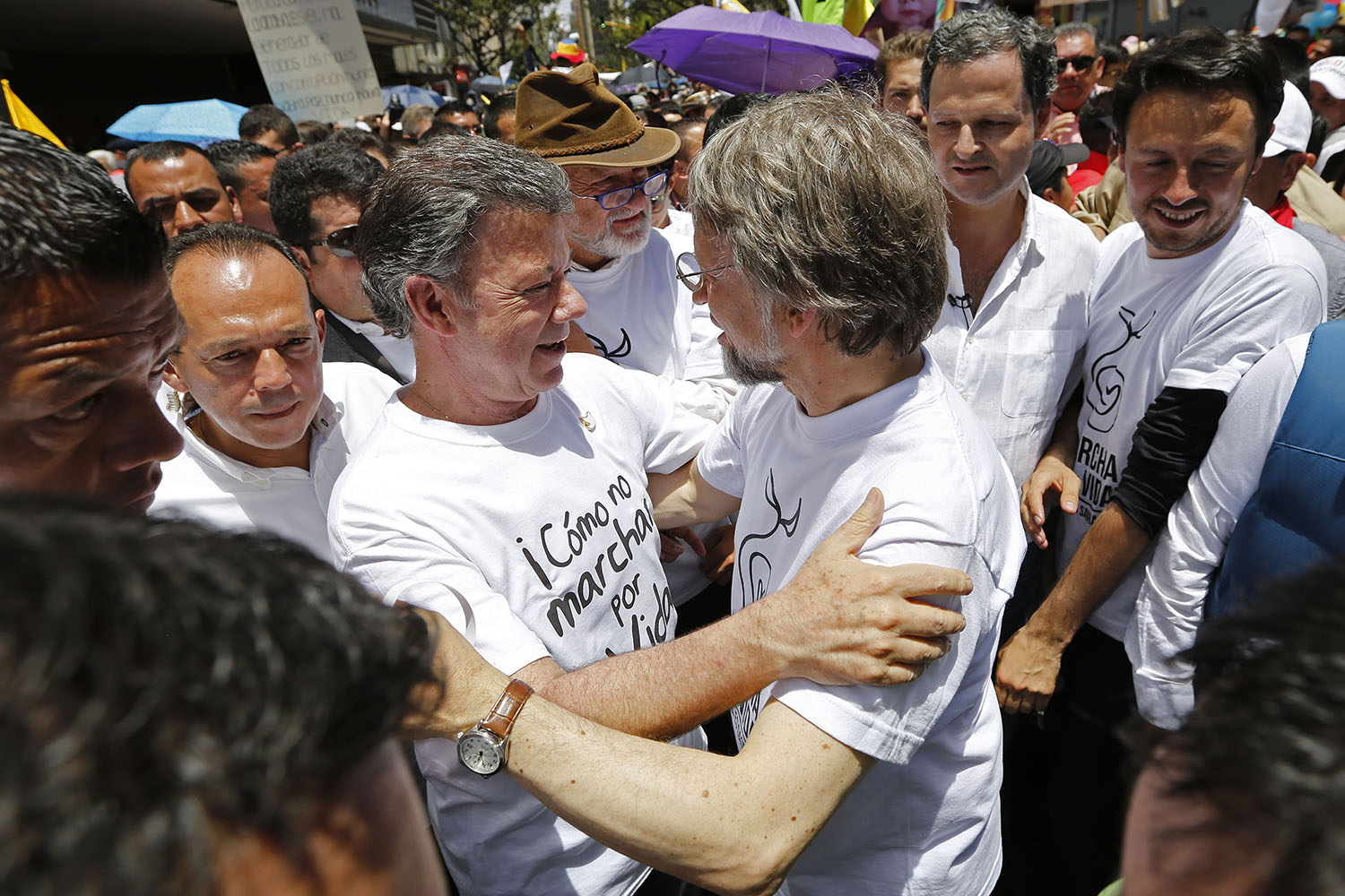 Santos explicará las negociaciones de paz a los militares