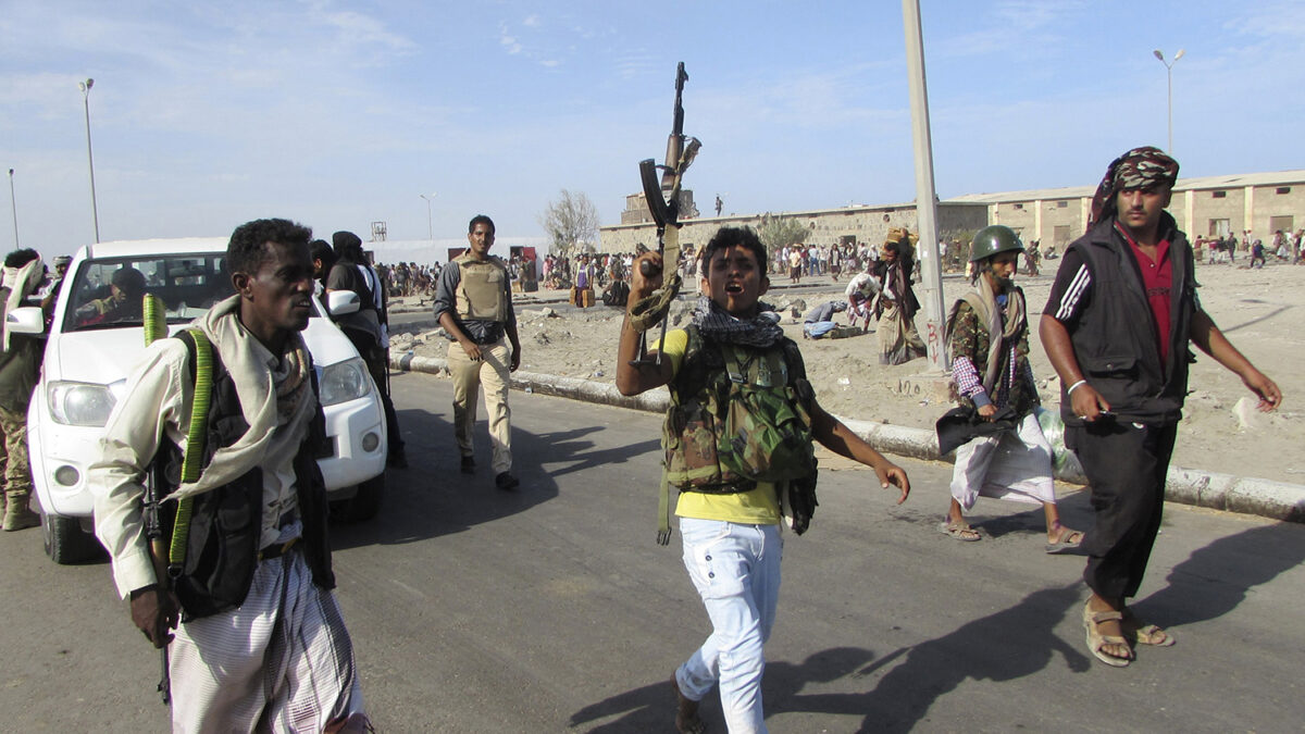 Escala la violencia en Adén