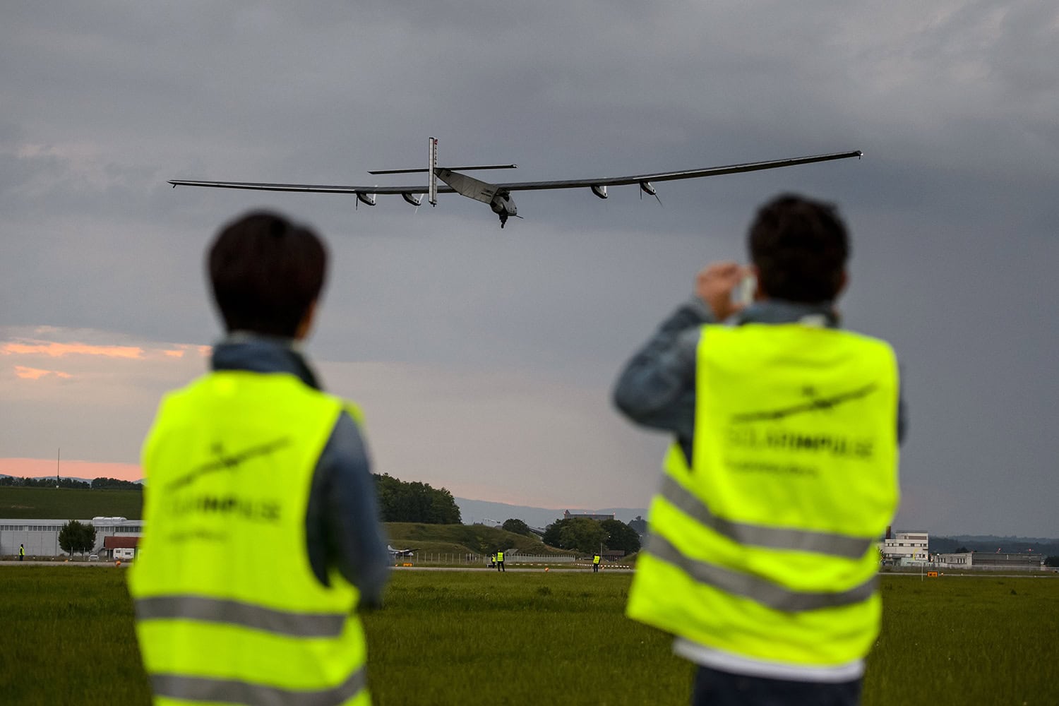 El Solar Impulse 2 inicia su vuelta al mundo.