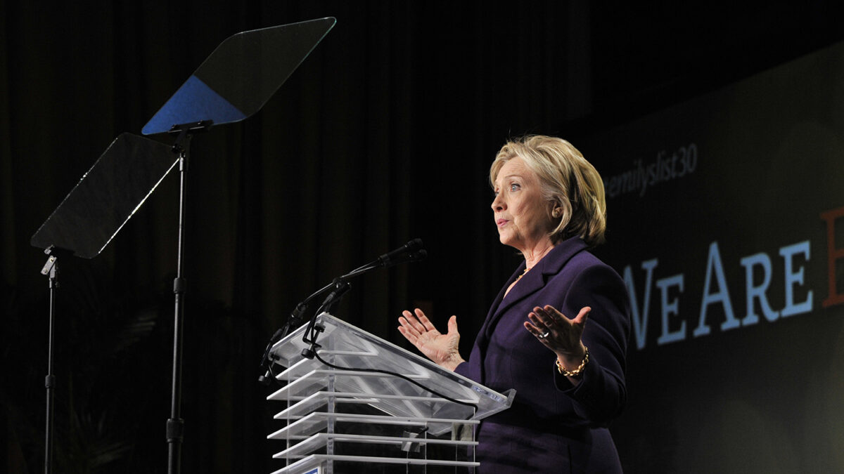 Clinton quiere mostrar sus correos privados