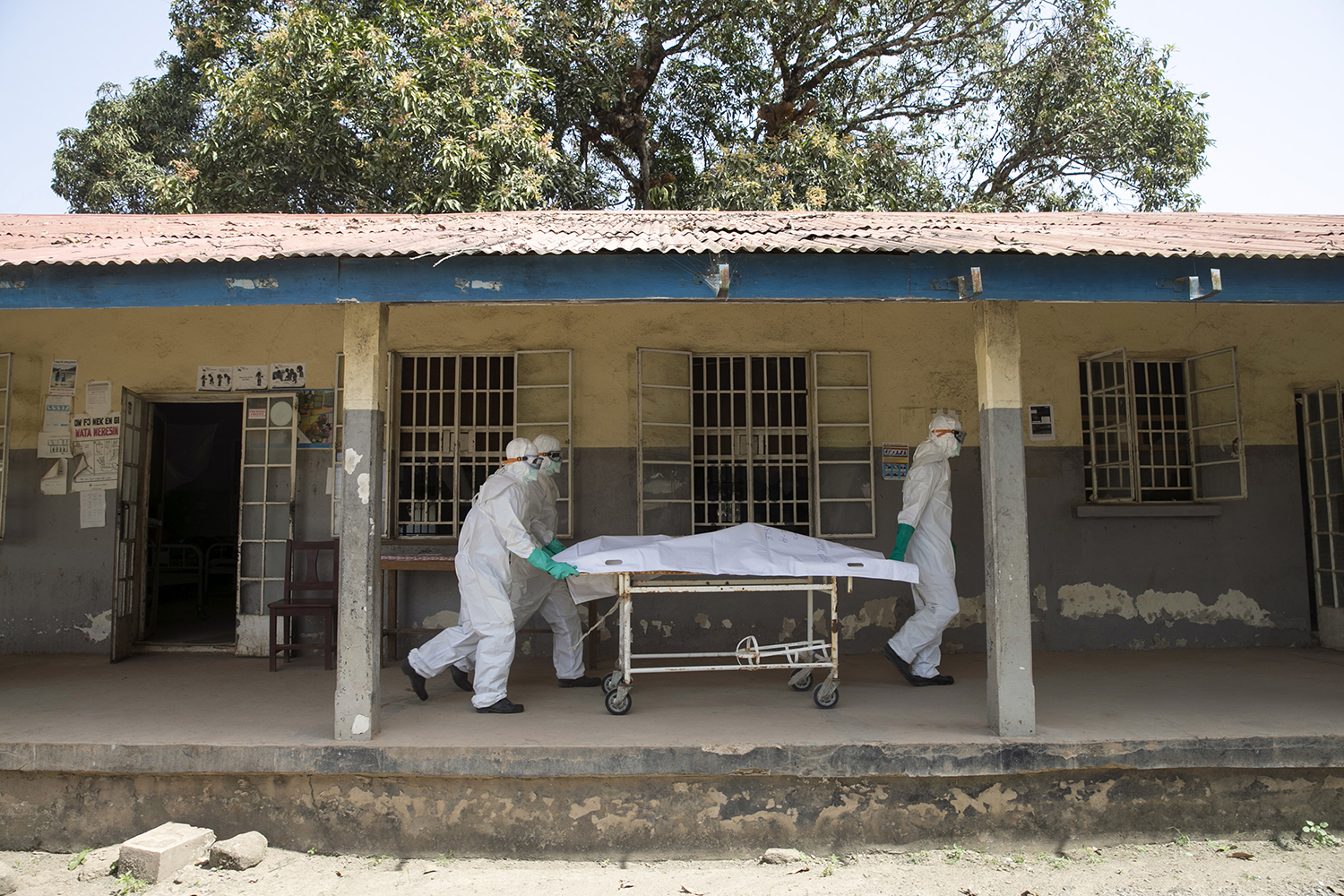 2,5 millones de personas tendrán que encerrarse en casa por brote de ébola