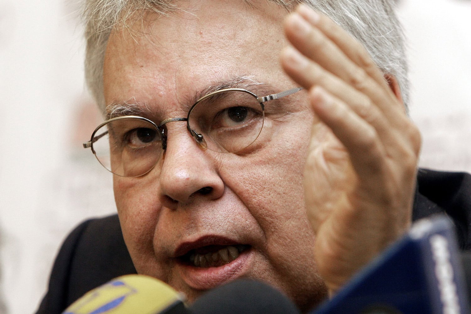 Felipe González defenderá a dos opositores venezolanos presos
