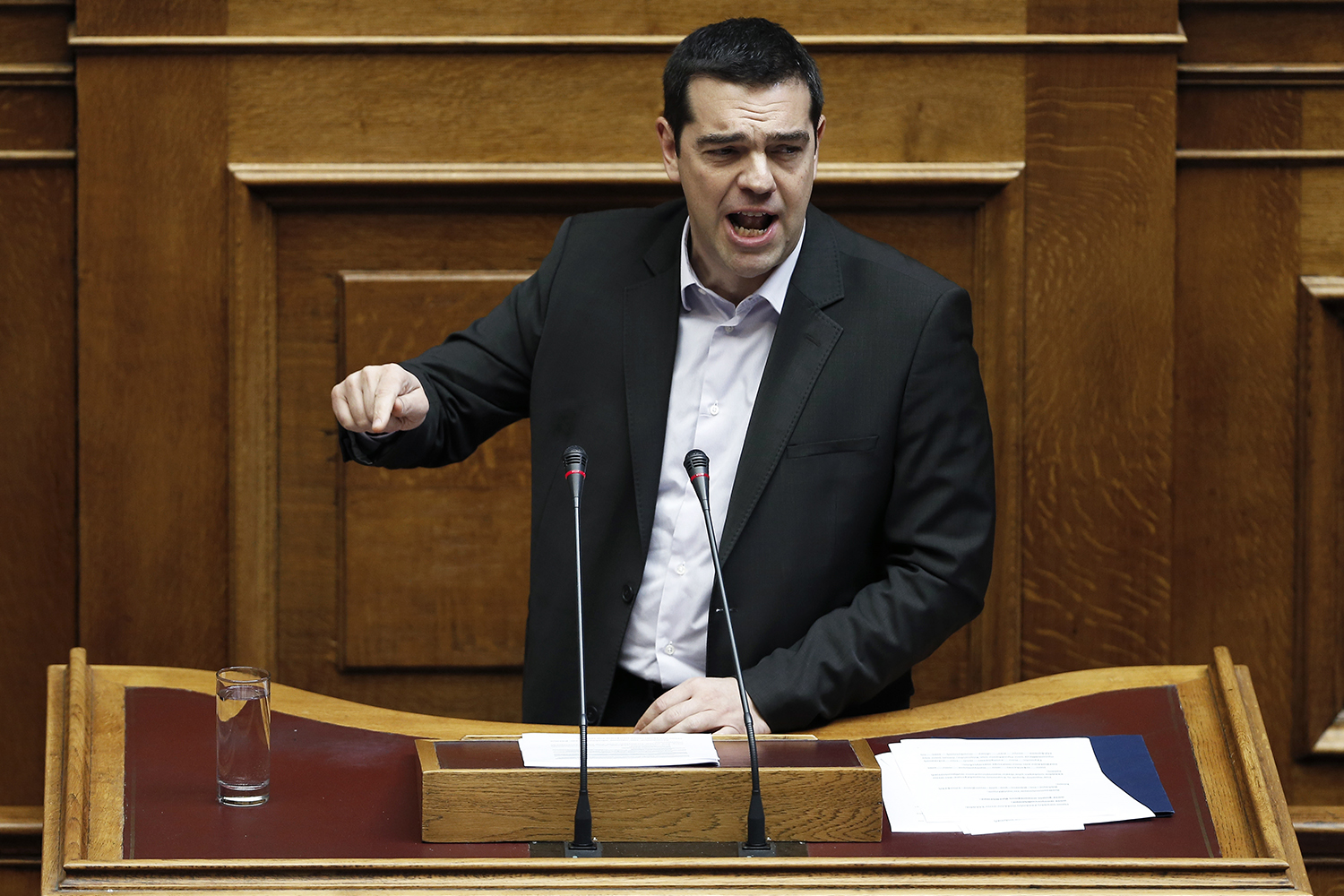 Alexis Tsipras arremete contra las críticas de sus socios europeos