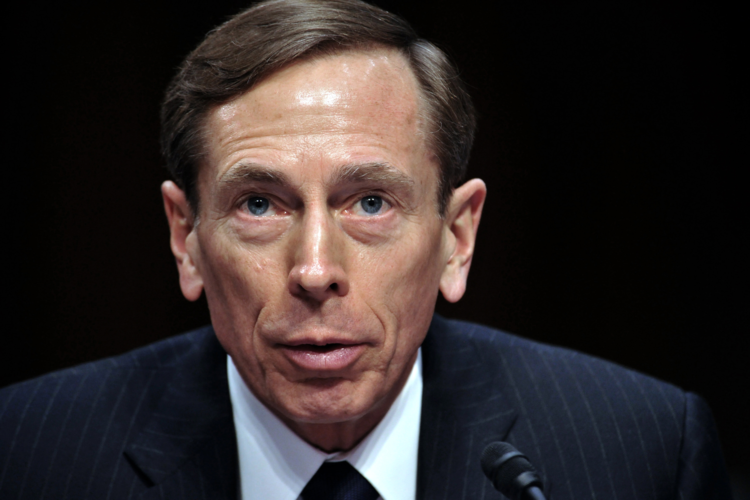 Petraeus se declara culpable