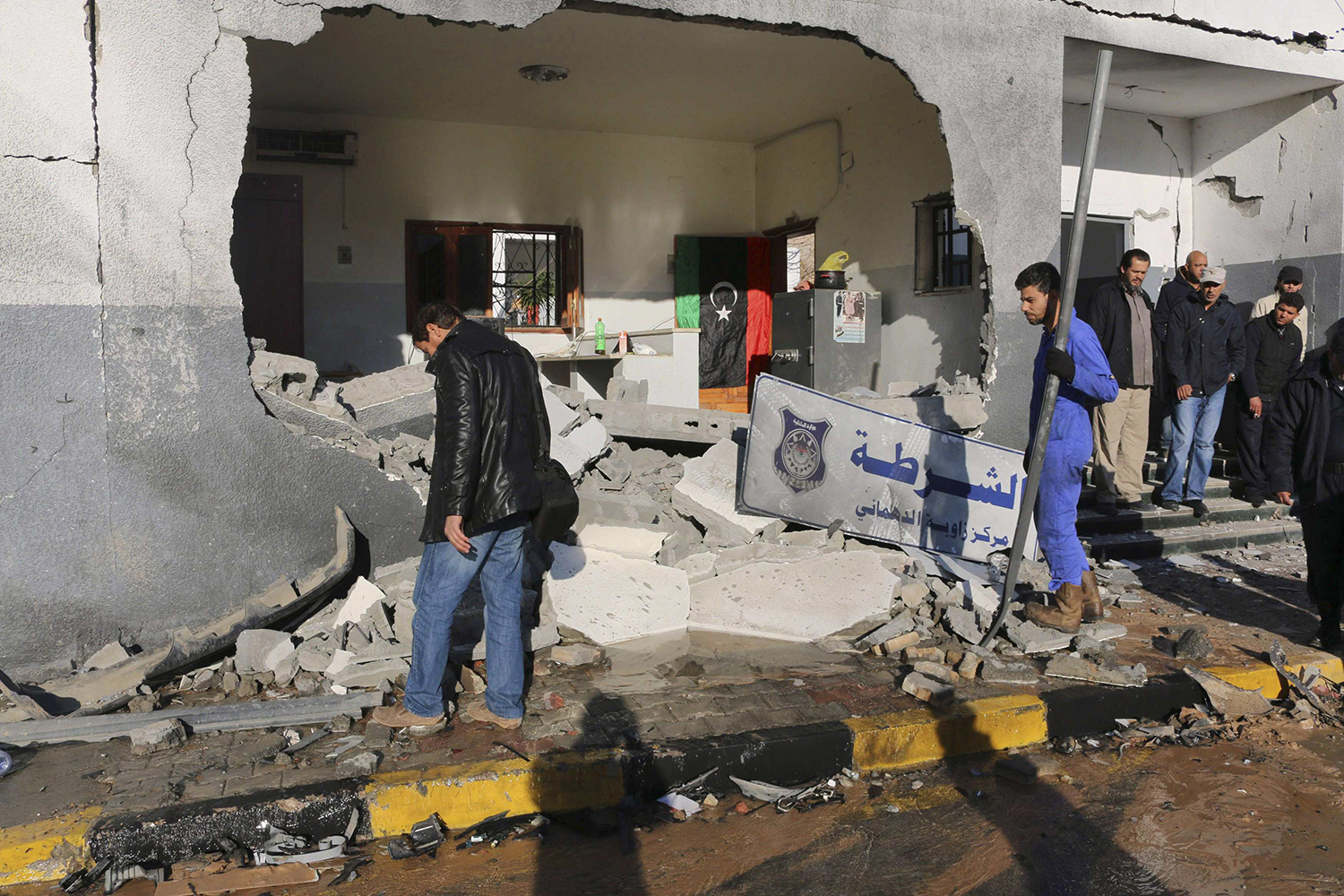 Denuncian uso de bombas de racimo en Libia