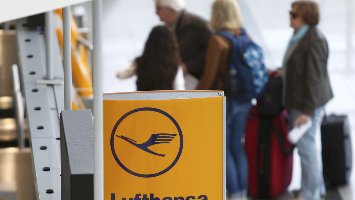 Lufthansa deja en tierra a 80.000 pasajeros