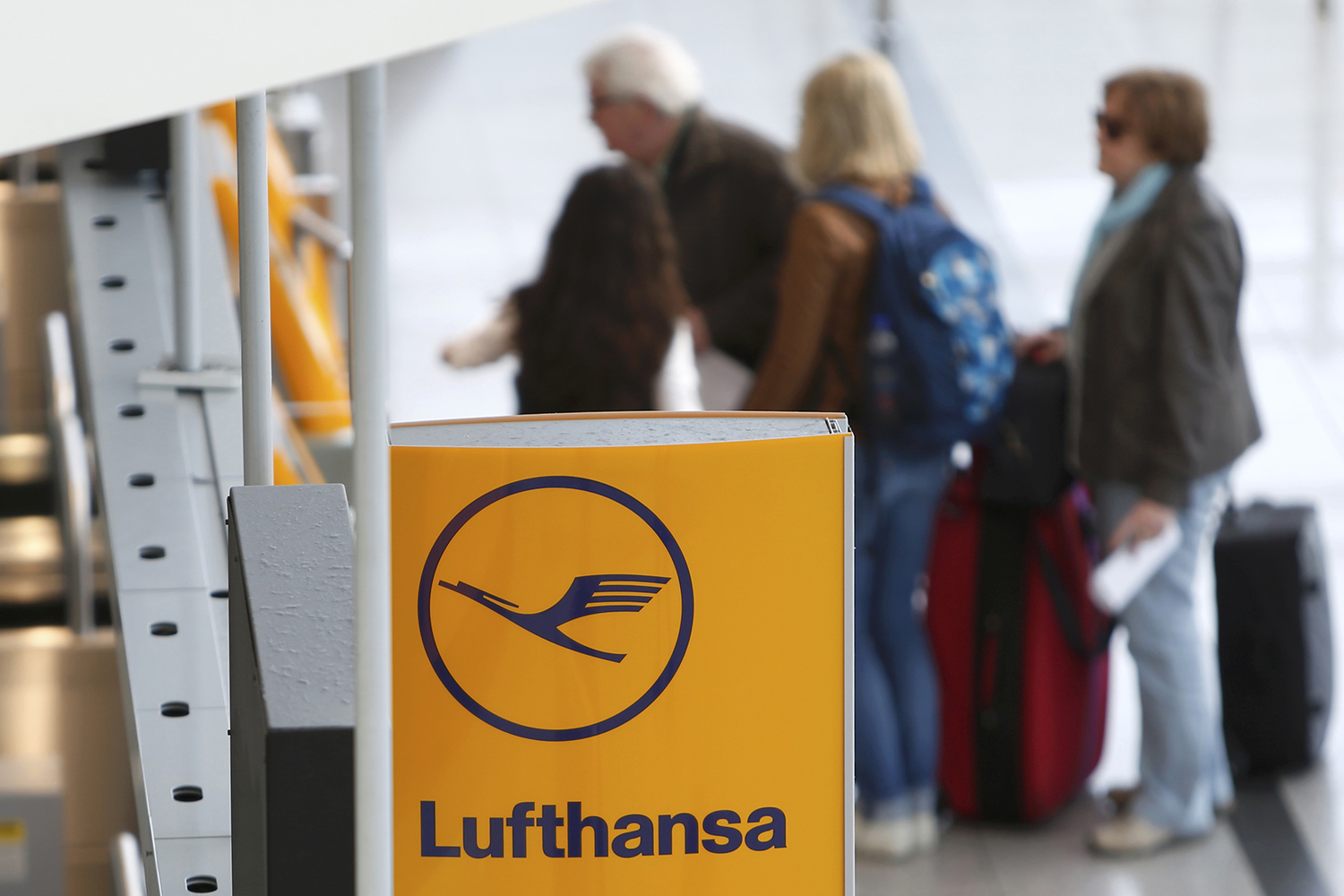 Lufthansa deja en tierra a 80.000 pasajeros
