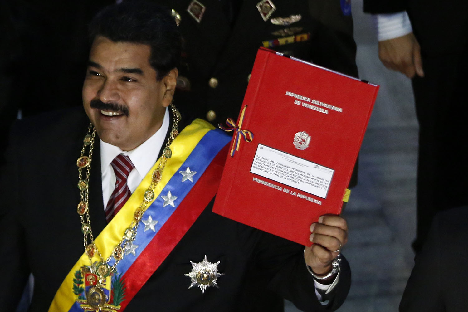 Maduro gobernará por decreto
