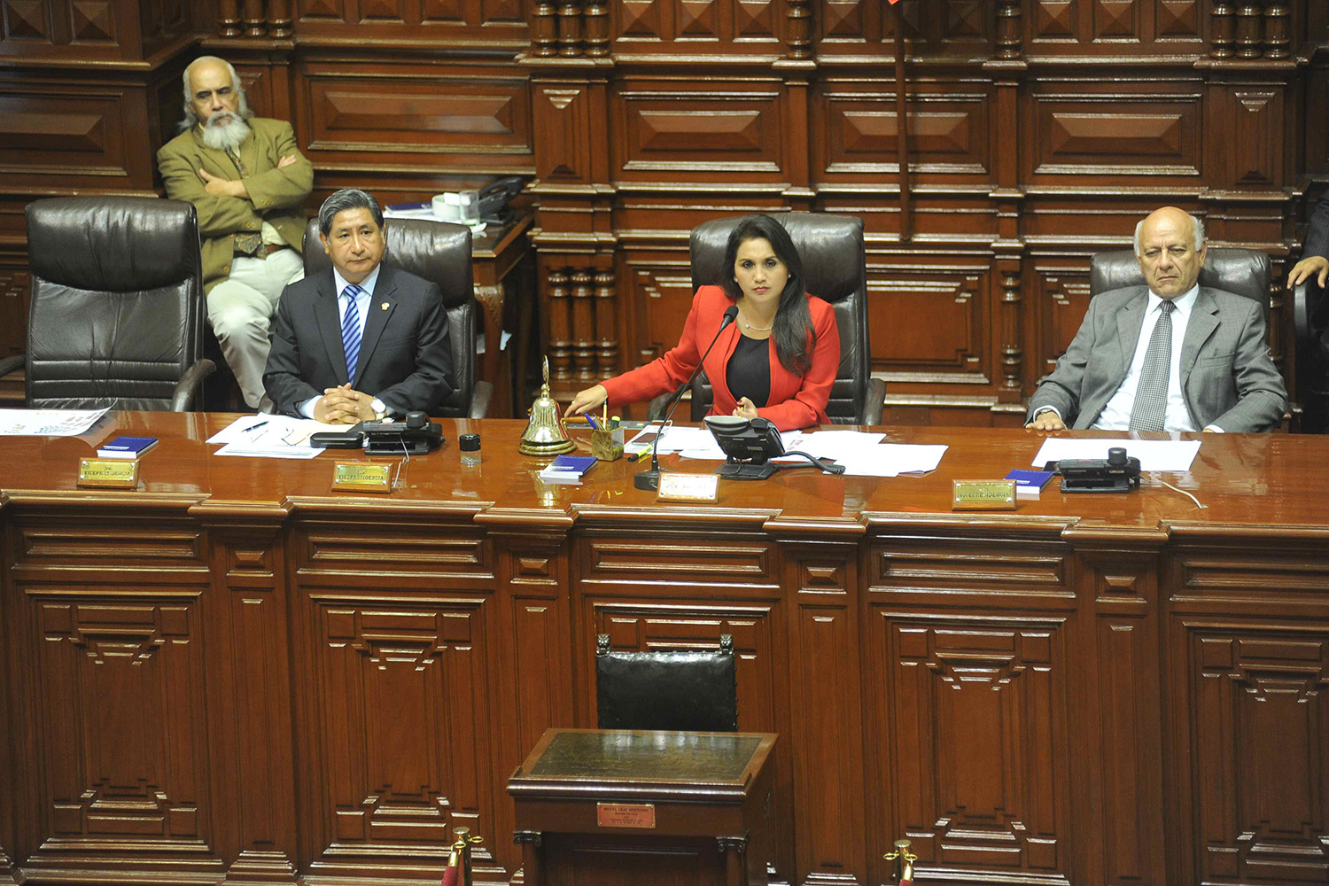 El Congreso destituye al gabinete peruano