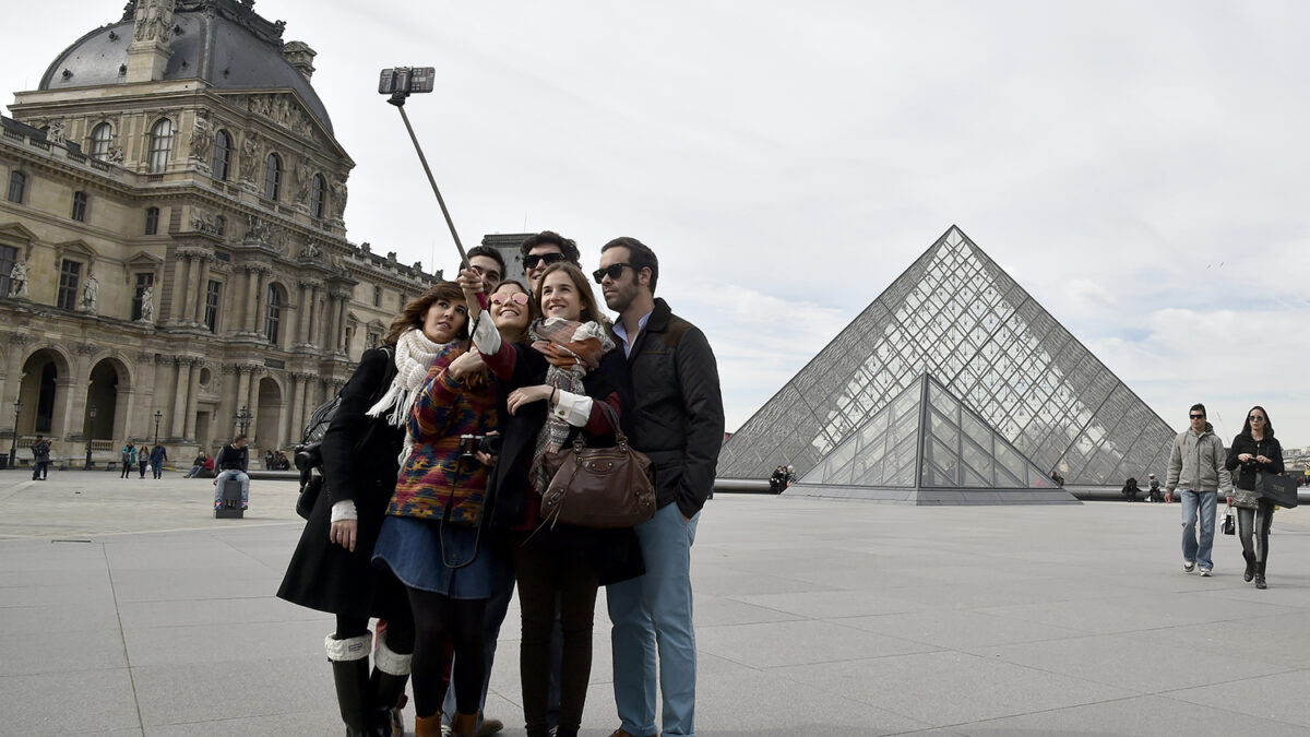 Prohíben el palo de selfie en el Palacio de Versailles