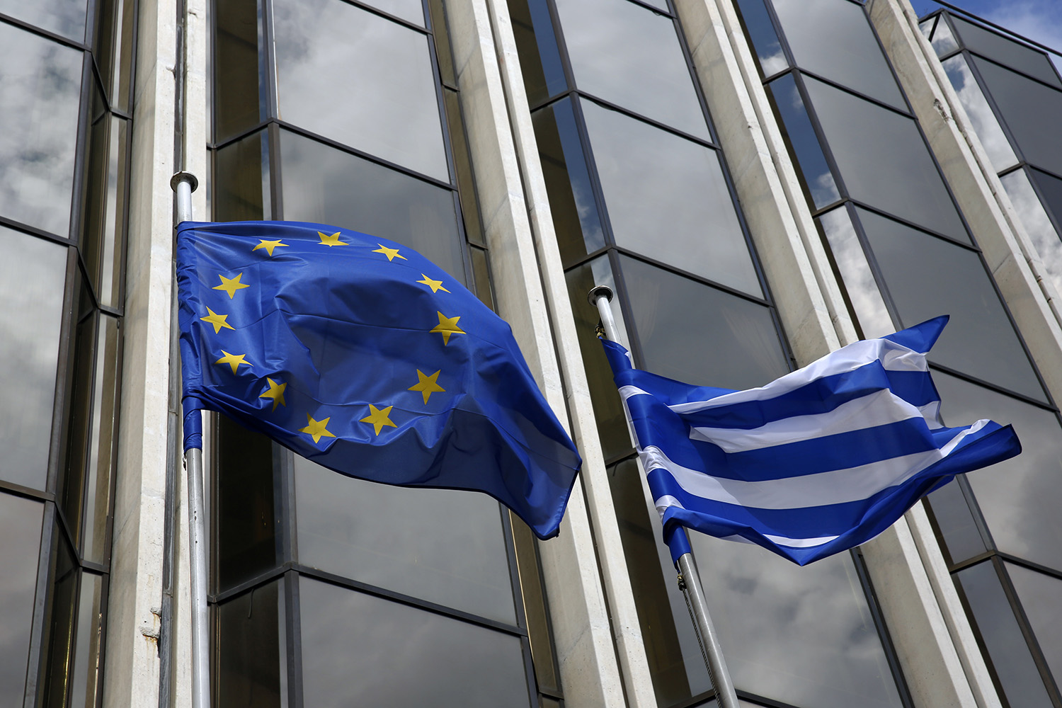 Tsipras admite que sin ayuda de la UE no podrá enfrentar la deuda