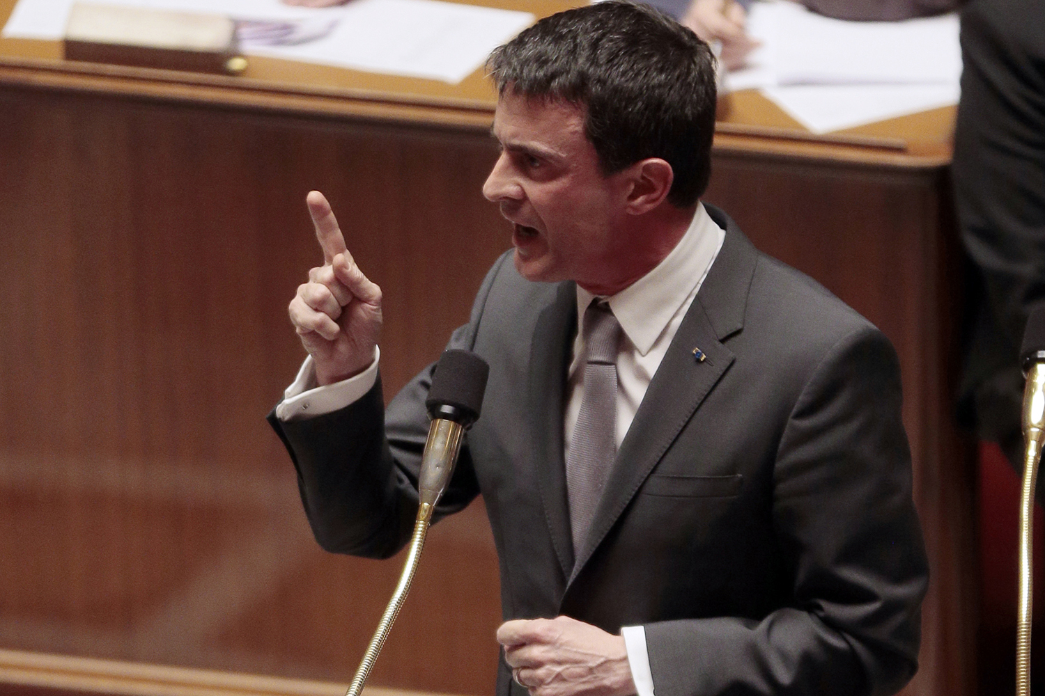 Valls arremete contra Le Pen