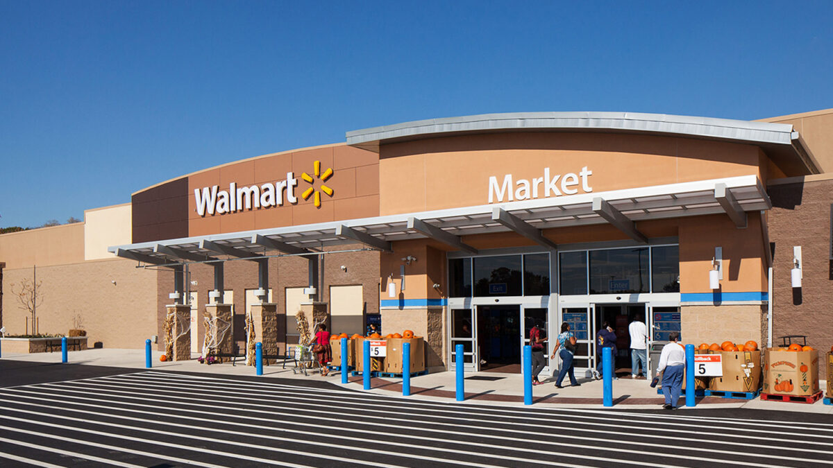 Descubren un laboratorio de drogas en un baño de Wal-Mart