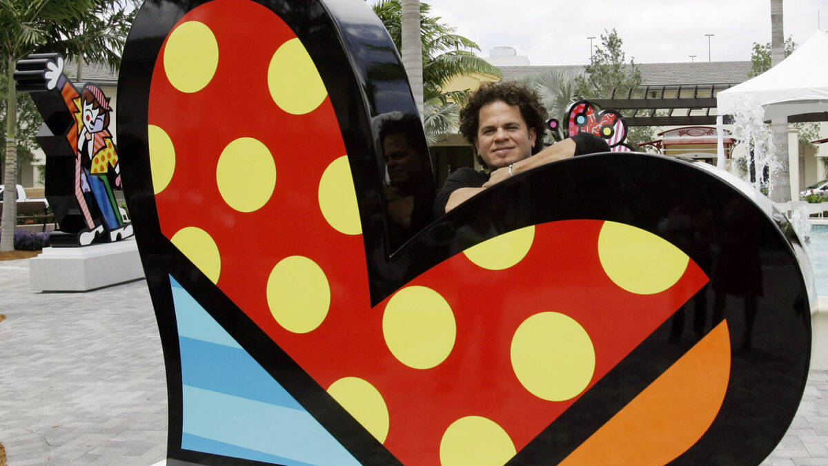 Romero Britto demanda a Apple