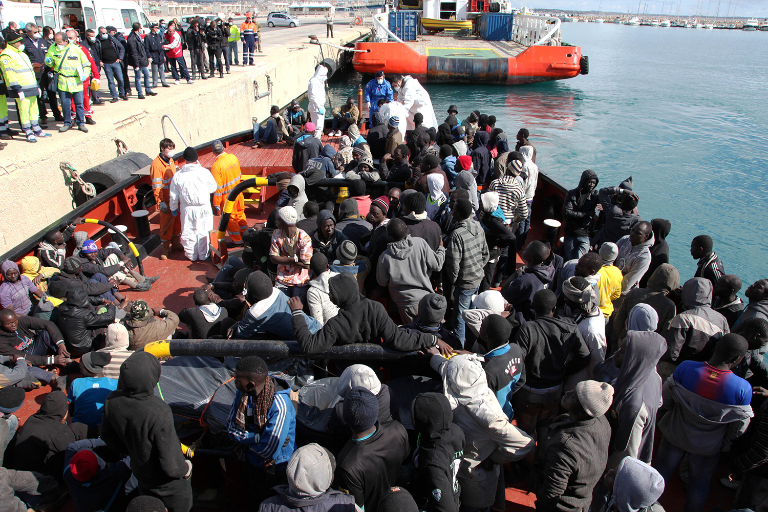 Rescatan a 1.469 inmigrantes frente a las costas de Libia